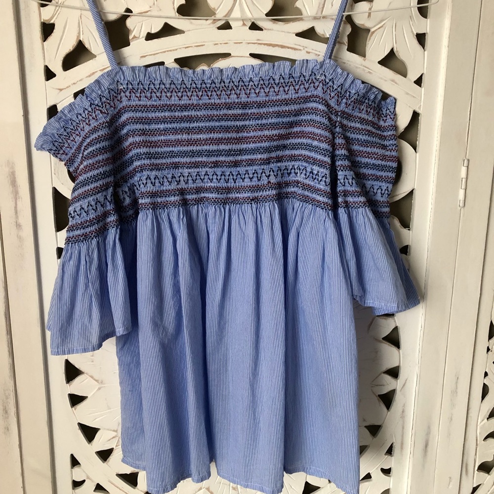 Off the shoulder blouse w straps